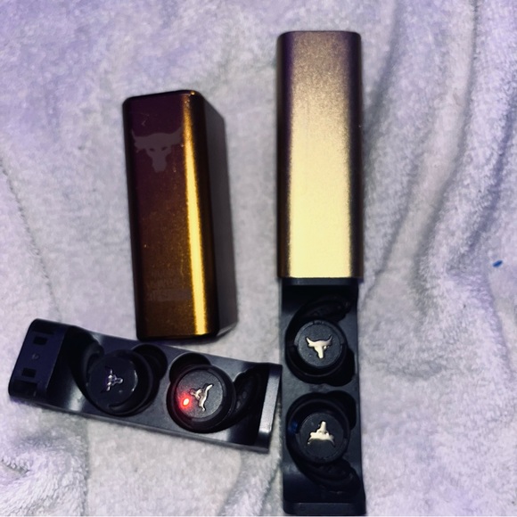 JBL The Rock Blood, Sweat, RESPECT Bluetooth Wireless Headphones - Picture 4 of 5